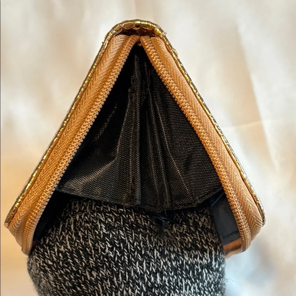 BEYA Wallet EUC - Picture 6 of 11